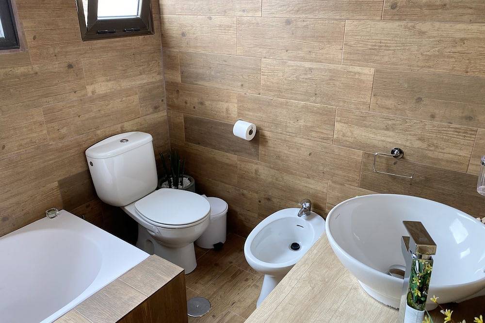 Grande chambre double avec salle de bain in La Costa (Lanzarote), Tinajo