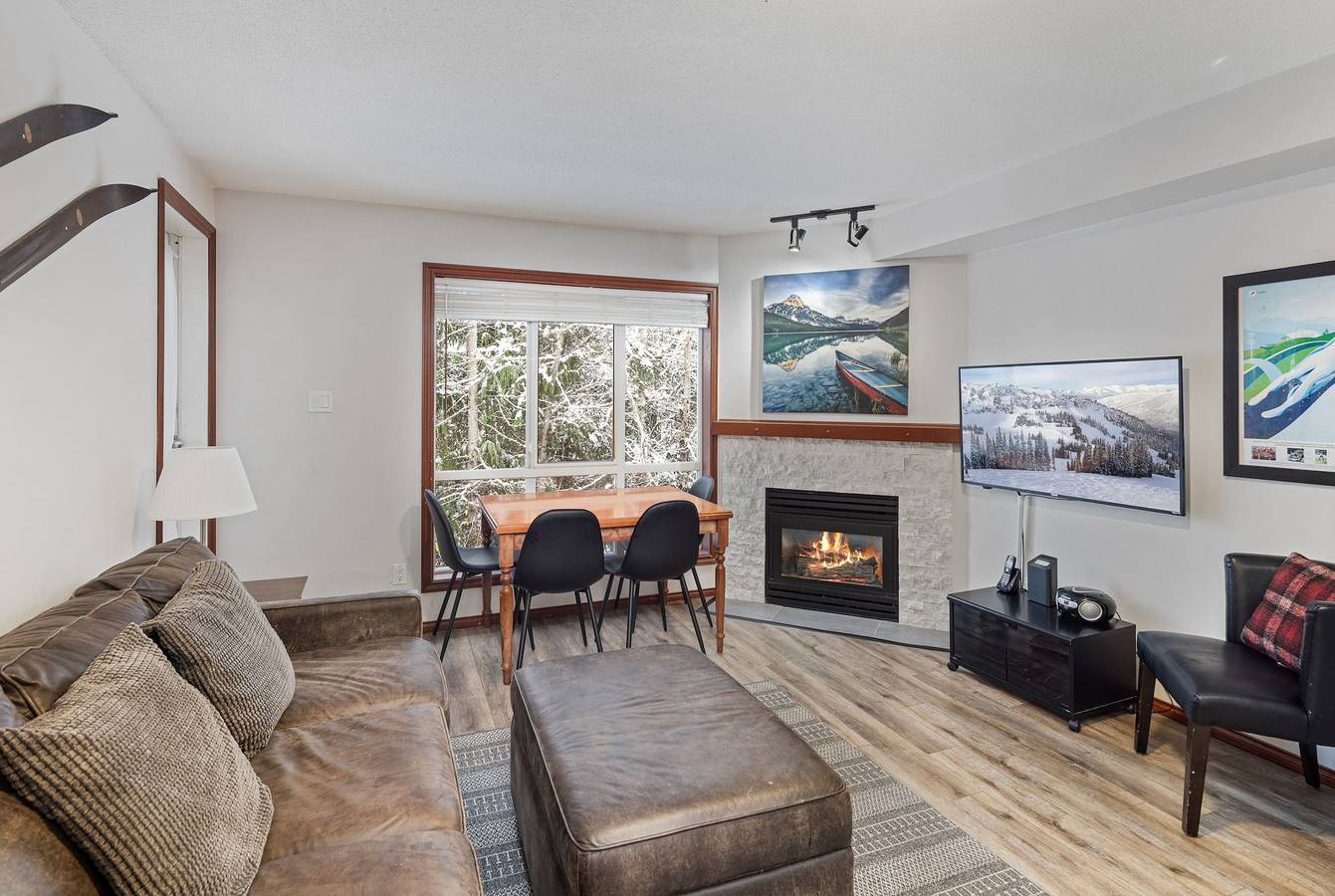 Geheel appartement, 2Br Townhome with private hot tub and pool. Gr 76 in Whistler, Whistler Blackcomb