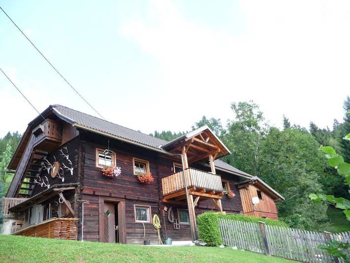 Casa de vacaciones en Gnesau con piscina. in Zedlitzdorf, Bezirk Feldkirchen