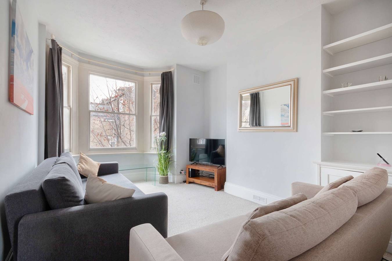 Entire apartment, Peaceful flat 1 minute from Clapham Junction in Wandsworth, London