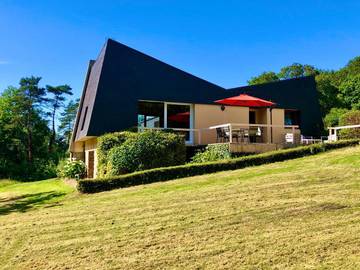Gîte pour 10 personnes, avec jardin et vue, animaux acceptés à Langonnet