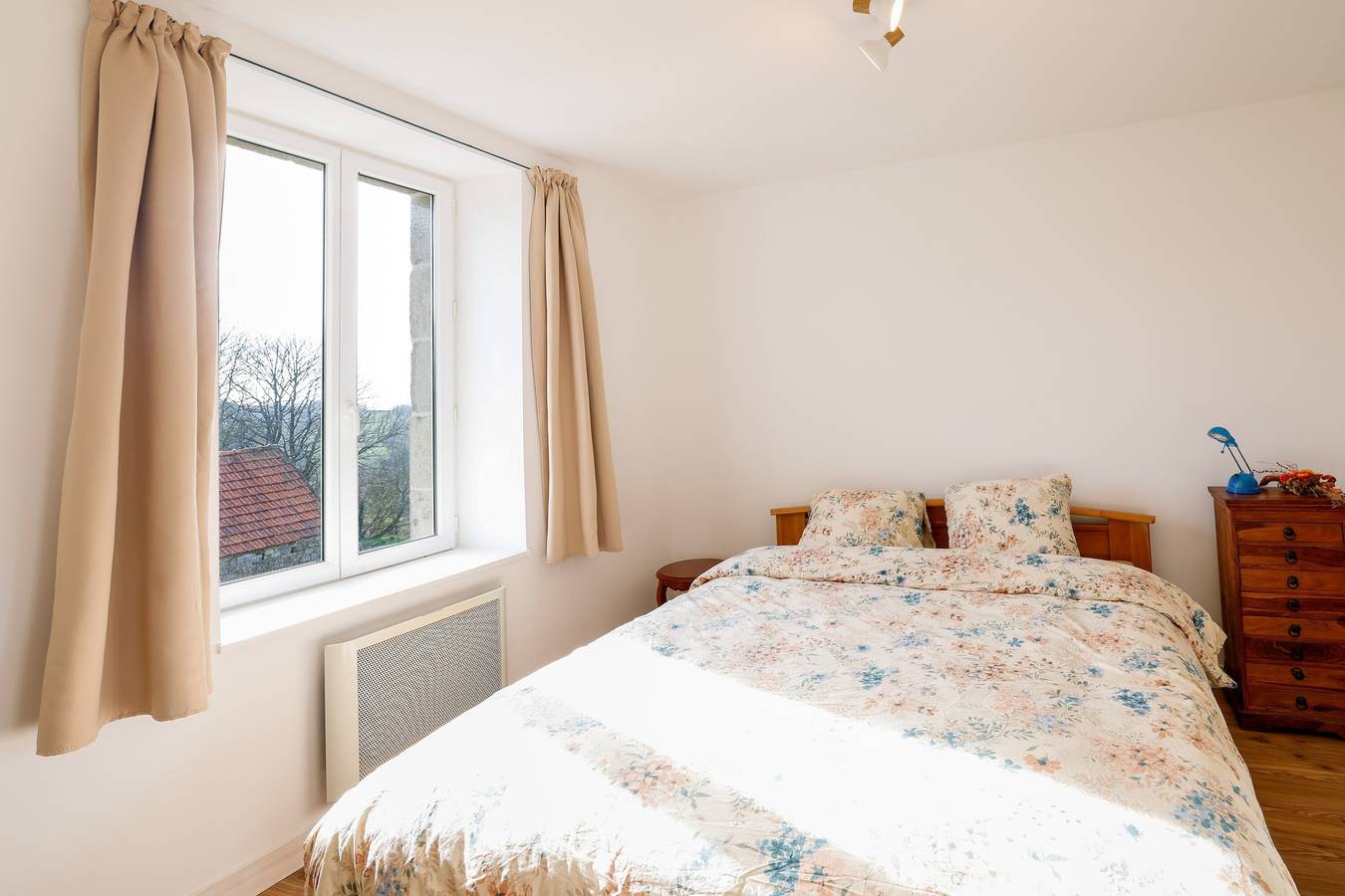 Guest Room “Chambre Calendula Pleine Nature” with Shared Garden and Wi-Fi in Plougonven, Parc naturel régional d'Armorique