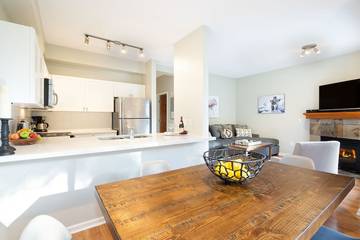 Villa for 7 Guests in Whistler, British Columbia, Picture 3