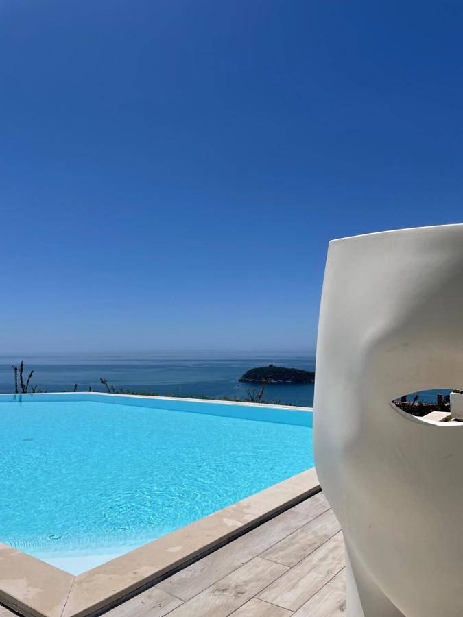 Luxury villa Blue&Blanc piscina a sfioro isola in Diamante, Tyrrhenische Küste Kalabrien