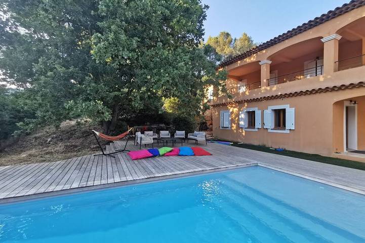 Location de vacances pour 12 personnes, avec Balcon et Jardin dans OK Corral
