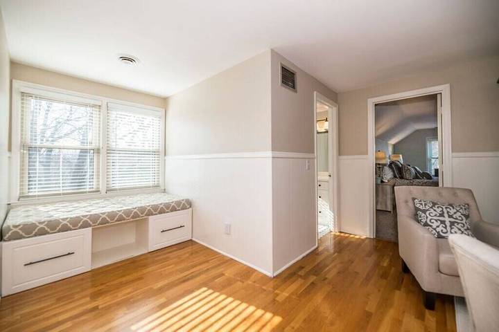 Vacation rental for 12 people, with balcony and hot tub as well as yard, with pets in Lexington