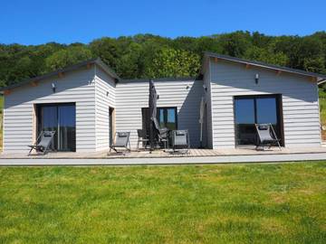 Gîte pour 5 personnes, avec piscine ainsi que vue et jardin, animaux acceptés à Passenans