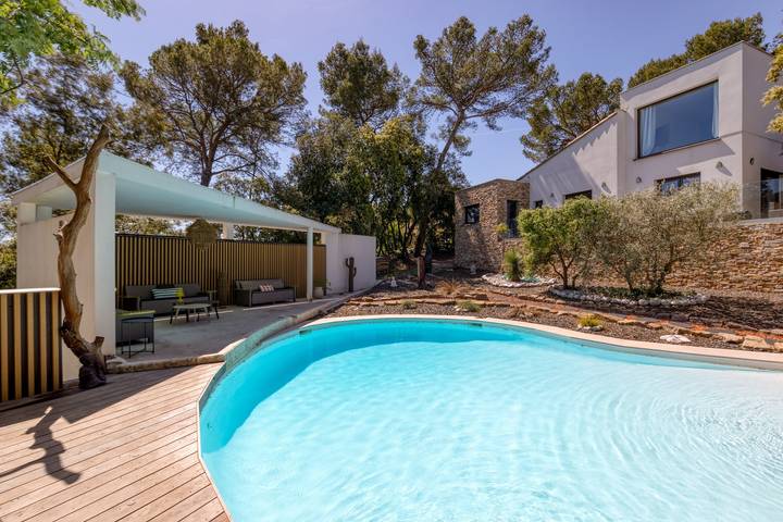 Location de vacances pour 8 personnes, avec Balcon et Jardin à Saint-Bauzille-de-Montmel