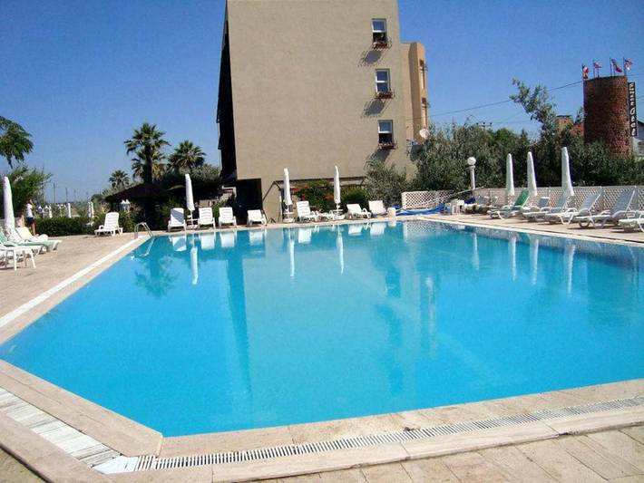 Hotel para 4 personas, con jardín y vistas además de piscina para niños y piscina - 1