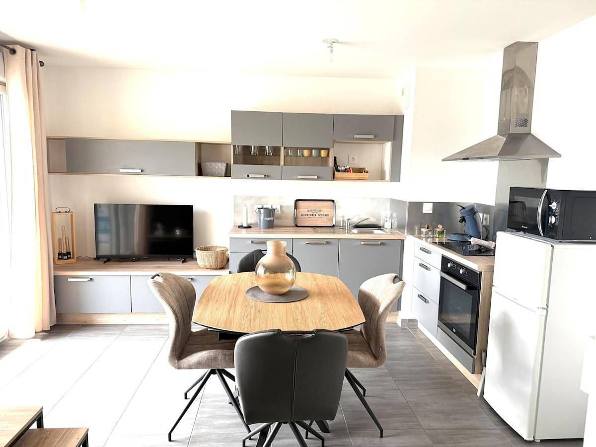 Appartement entier, One-Bedroom Apartment in Villette-d'Anthon, Région de Vienne