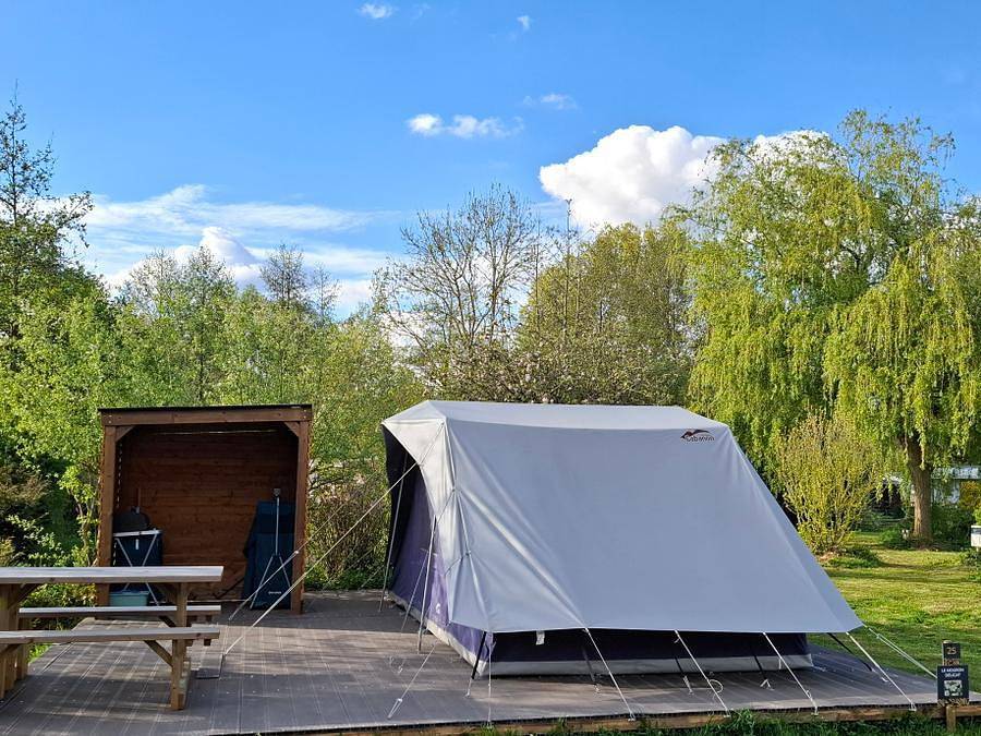 Camping du Grand Pré - Tente 4 personnes - Le Mouron Délicat Parcelle 26 Tente "Prêt à Camper" in Long, Région d'Abbeville