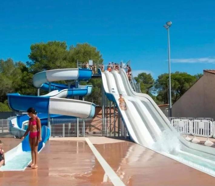 Camping pour 6 personnes, avec jacuzzi et terrasse ainsi que jardin et piscine à Puget-sur-Argens - 4