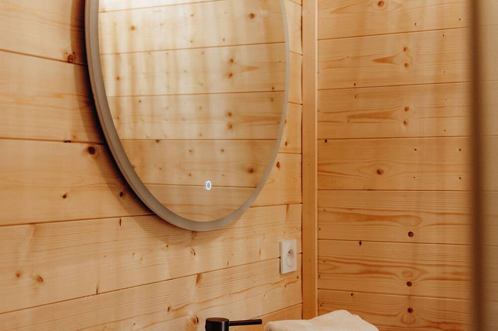Le Clos des Pies, Chambre triple \"Le Nid\", au calme et au vert dans le Jura in Le Pin (Jura), Jura