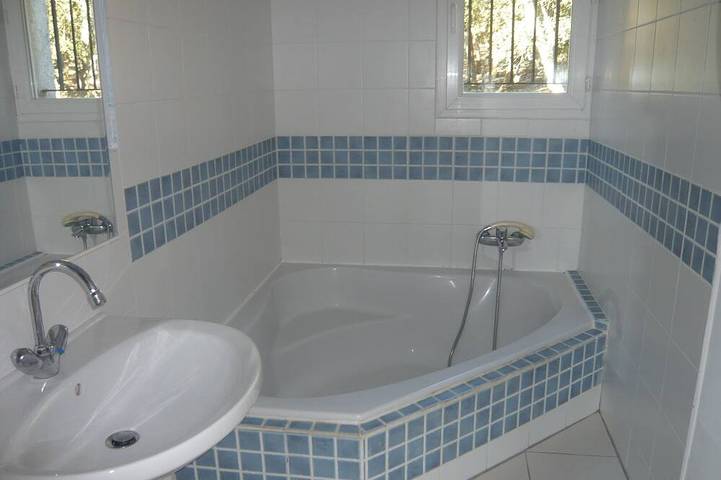 Location de vacances pour 6 personnes, avec balcon et jardin à Sardan - 3