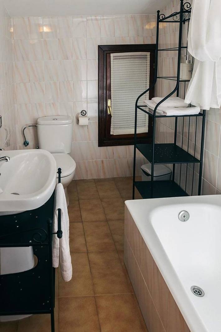 Casa rural para 12 personas, con Balcón y Terraza además de Jardín y Vistas en Rioja Alta - 2