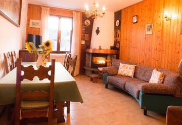 Gîte pour 4 personnes, avec terrasse et vue, animaux acceptés à Teglio