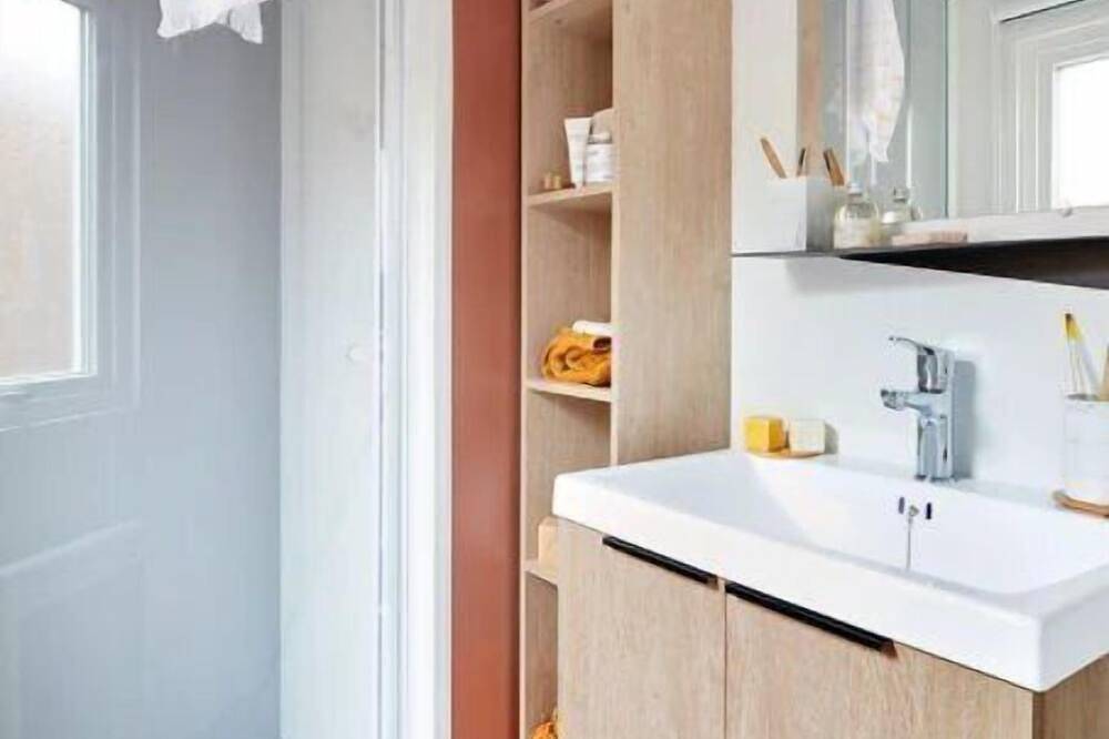 Camping 4 étoiles - Piscine in Quettehou, Cherbourg region