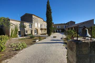 Maison d’hôte pour 3 personnes, avec jardin et vue à Grignan