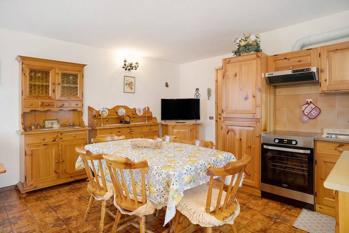 Entire apartment, Apartment 'Appartamento Eva' with Mountain View, Balcony and Wi-Fi in Folgaria, Alpe Cimbra