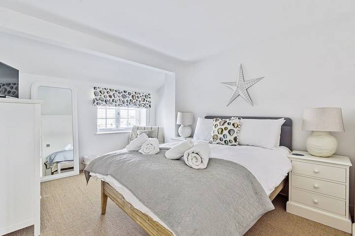 Cottage for 4 people, with garden, with pets in Burnham Market