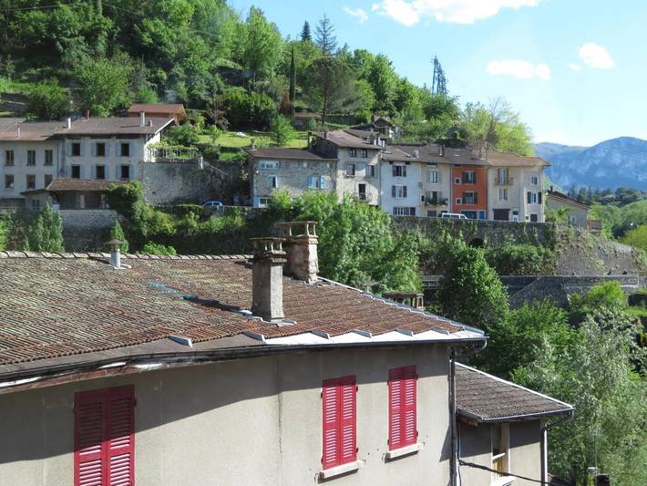 Apartamento entero, Apartamento 'Au Bonheur Suspendu' con terraza privada, Wi-Fi y aire acondicionado in Pont-en-Royans, Parc naturel régional du Vercors