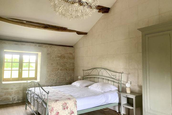 Location de vacances pour 6 personnes, avec Jardin et Piscine à Saint-Mandé-sur-Brédoire - 4