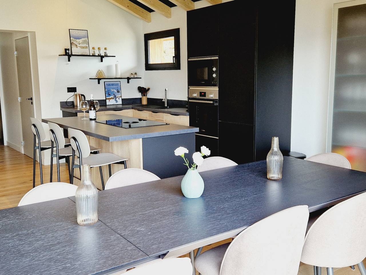 New 2024 chalet for 12 with jacuzzi, ski-room and parking in La Plagne in La Plagne, Aime-la-Plagne