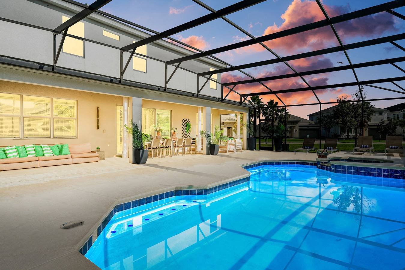 Unique Masterpiece15 Suites Sleeps 30 Son101 in Kissimmee, Osceola County