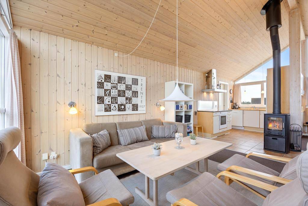 Bevorzugt gelegenes Ferienhaus mit Freitagsanreise in Årgab, Holmsland Klit