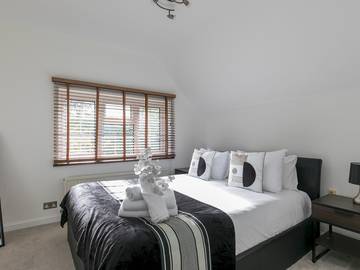 Glamping for 10 People in Colne Valley Park, South East England, Photo 4