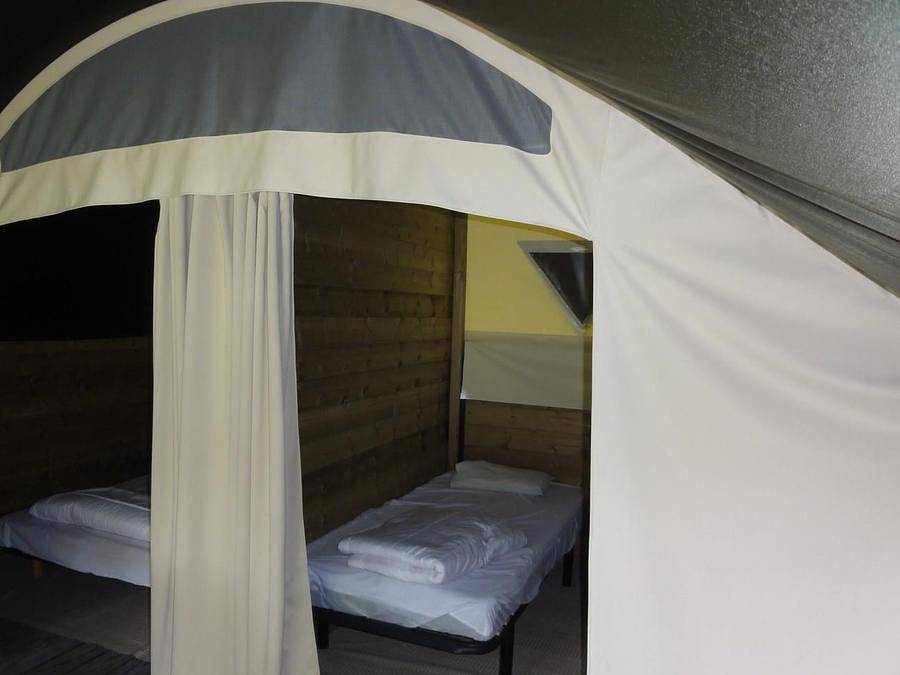 Camping Sunelia l'Etang de Sologne - Safarizelt 4 personen - Ungewöhnlich Lodge-Zelt ohne Sanitäranlagen 2 Zimmer 25m² in Nouan-le-Fuzelier, Sologne