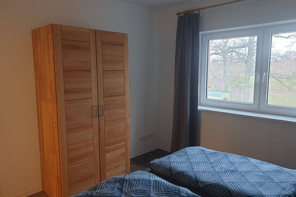 Ganze Wohnung, Fewo mit Zentralem Blick über den Hofplatz, sowie zur Else. in Bünde, Wiehengebirge