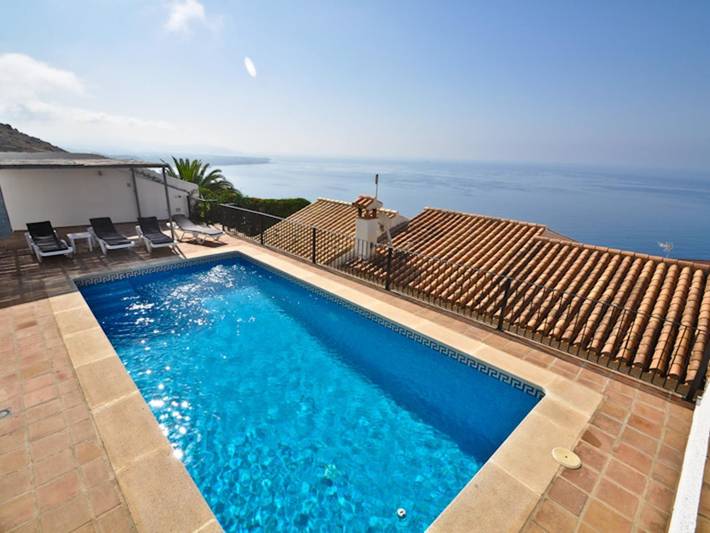 Vakantiehuis voor 6 personen, with Balkon/Terras and Uitzicht op zee as well as Tuin and Zwembad in Salobreña