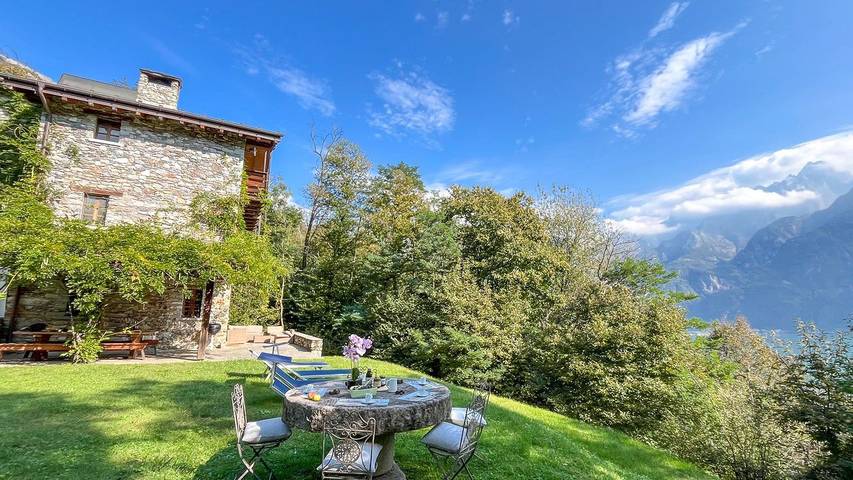 Agriturismo per 8 persone, con panorama e giardino sul Lago di Como