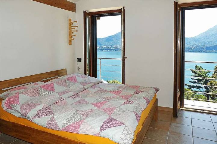Ferienhaus Camelia mit Traumaussicht über den Lago Maggiore (It) in Novaglio, Oggebbio Gemeinde