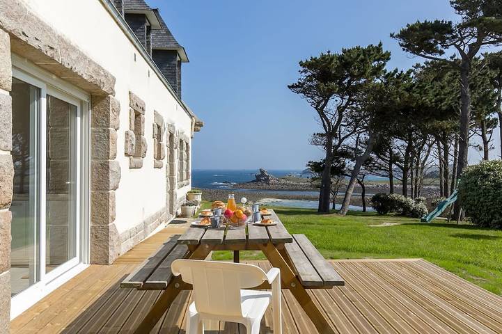 Location de vacances pour 8 personnes, avec jardin à Landunvez