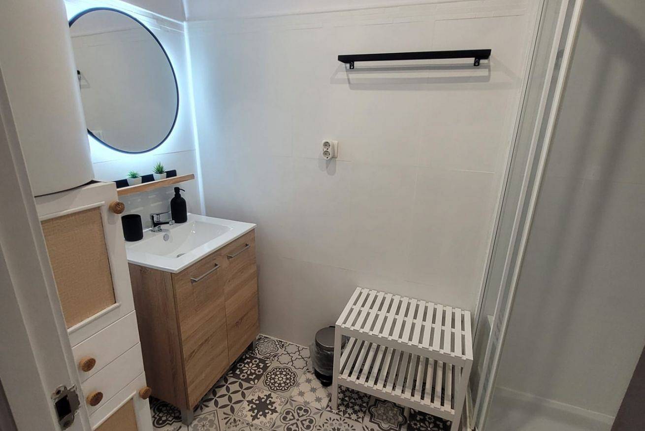 Apartamento entero, Apartamento frente al mar con vistas al agua, Wi-Fi y cocina completa in Laredo, Costa de Cantabria