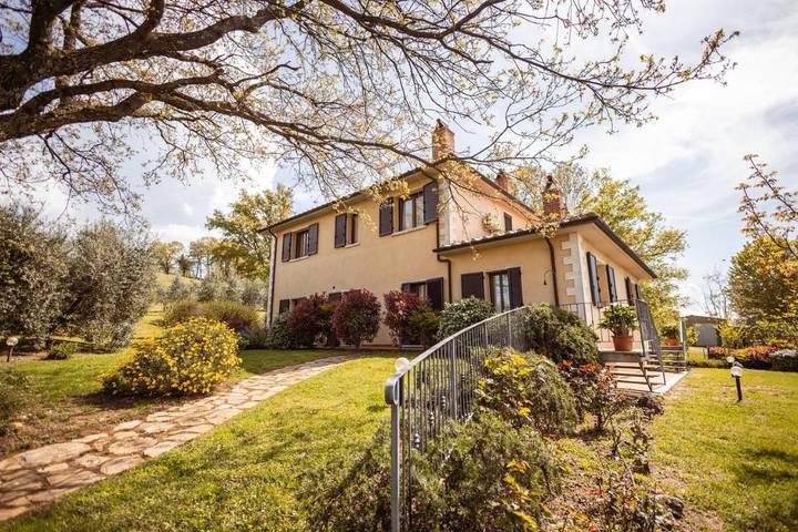 Agriturismo per 2 persone, con giardino e piscina nonché panorama in Semproniano
