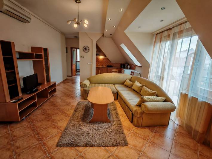 Ganze Wohnung, Kazinczy 2-Zimmer-Wohnung mit Balkon in Ketschkemet, Kecskeméti járás