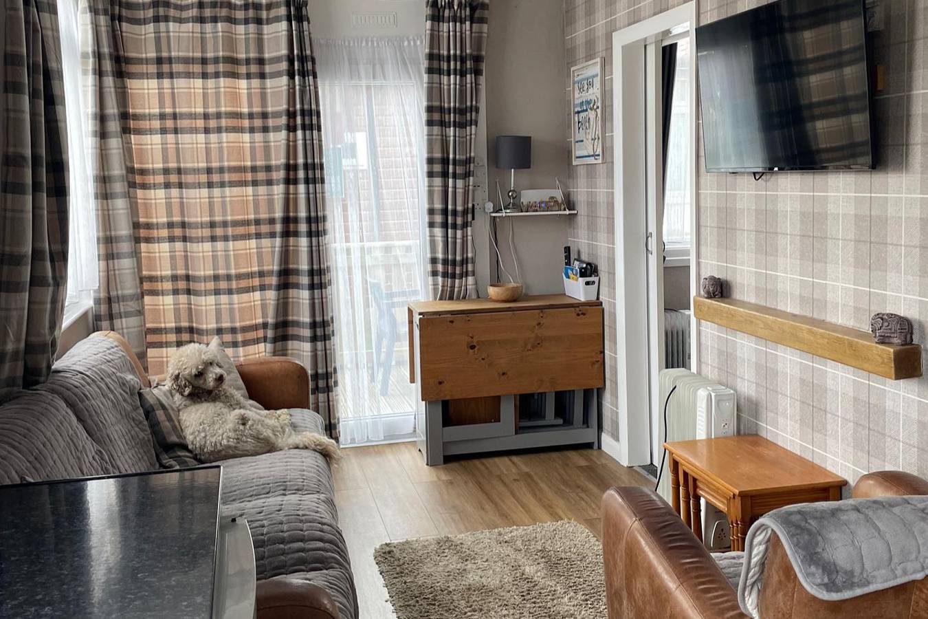 2 Bed Chalet Sleeps 4- Garden, Pets, Beach in Bridlington, East Riding of Yorkshire
