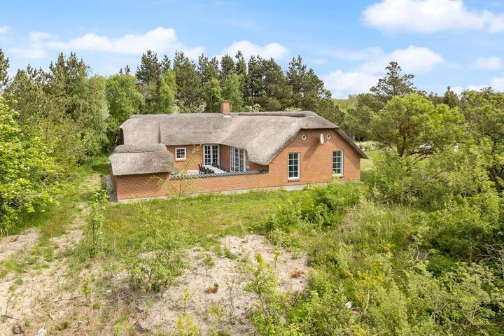 Ferienhaus für 14 Personen, mit Pool und Sauna sowie Whirlpool und Balkon/Terrasse, mit Haustier
