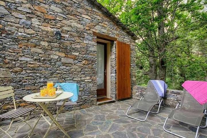 Gîte pour 4 personnes, avec terrasse en Corse
