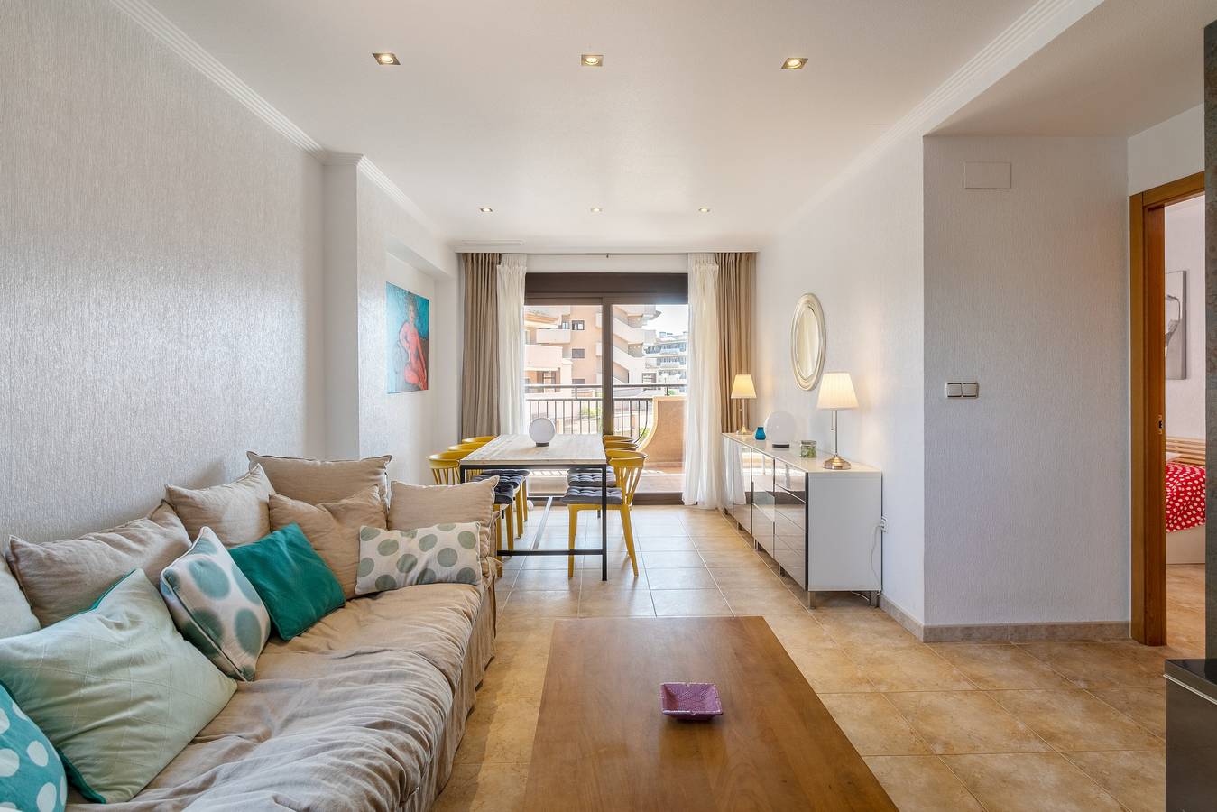 Apartamento entero, Apartamento 'Luxury Flat Beach Resort Sea View' con piscina compartida, Wi-Fi y aire acondicionado. in Los Arenales del Sol, Elche