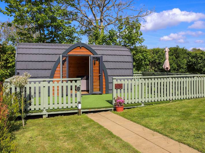 Glamping for 4 people, with garden on the Isle of Anglesey