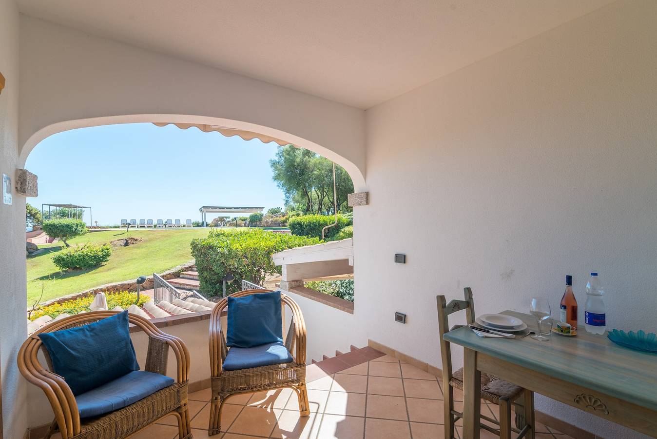 Entire apartment, Holiday Apartment 2 Porto Taverna with Sea View, Shared Pool & Wi-Fi in Lu Fraili di Sopra, San Teodoro