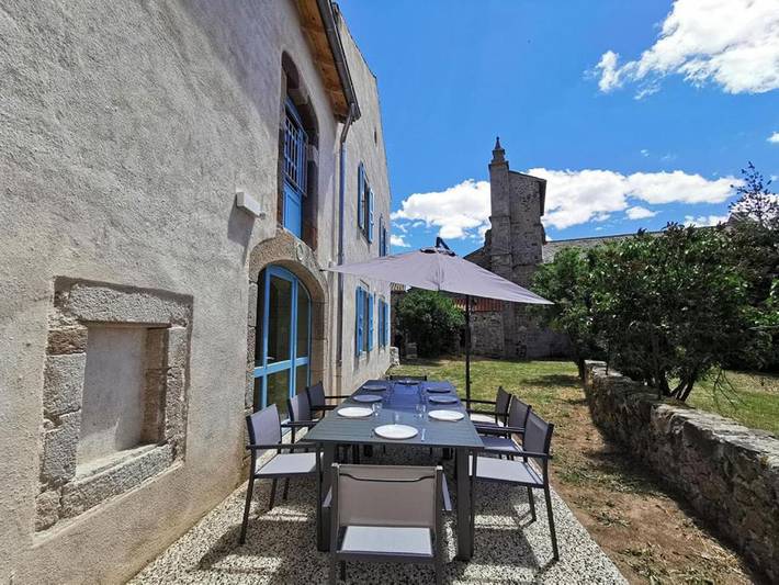 Location de vacances pour 15 personnes, avec jardin et terrasse, animaux acceptés à Saint-Haon