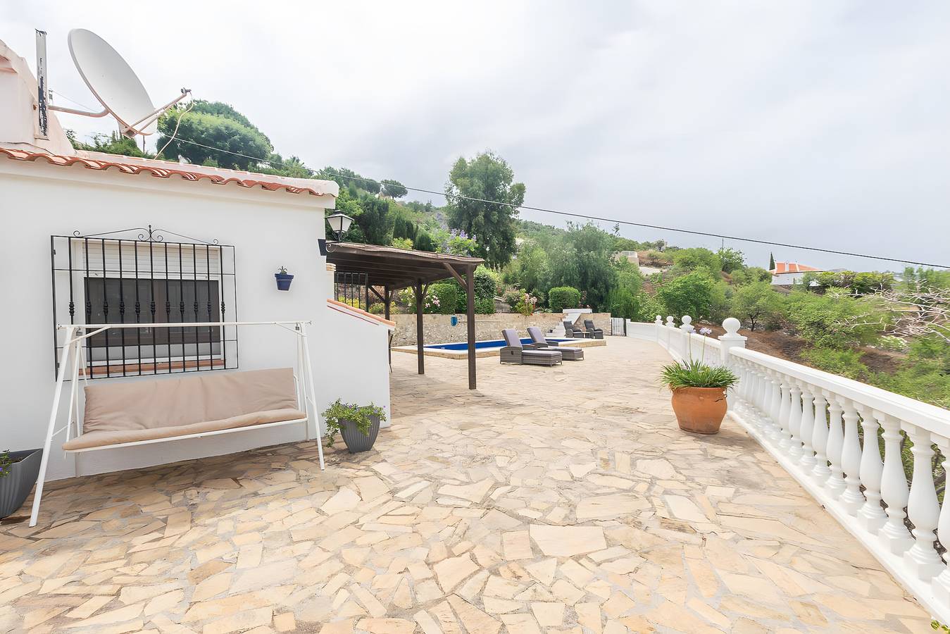 Casa El Alba, villa a pocos pasos del pueblo con piscina privada in Árchez, Málaga Province