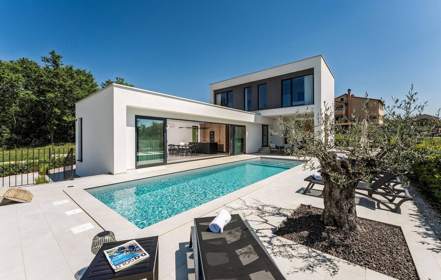 Modernes Apartment mit 2 Schlafzimmern, Pool, WLAN und Zugang zum Strand in Poreč, Grad Poreč