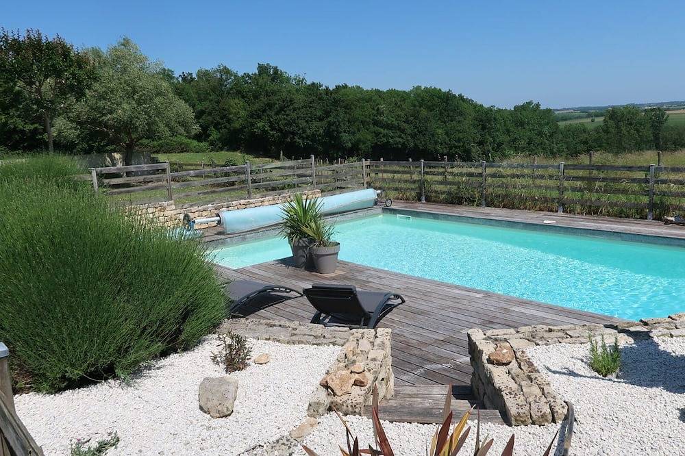 Superbe vue rivière et campagne, villa 4ch, lumineuse avec piscine chauffée in Chauray, Région de Niort