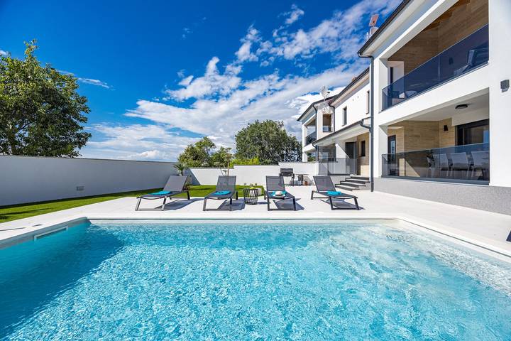Villa pour 6 personnes, avec jardin, adapté aux familles à Pula - 2